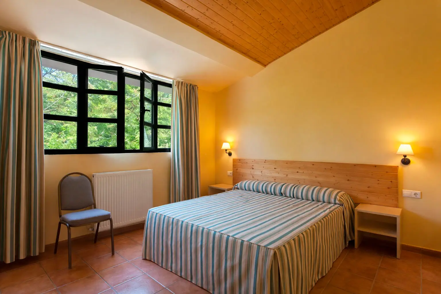 Habitación doble con cama de matrimonio