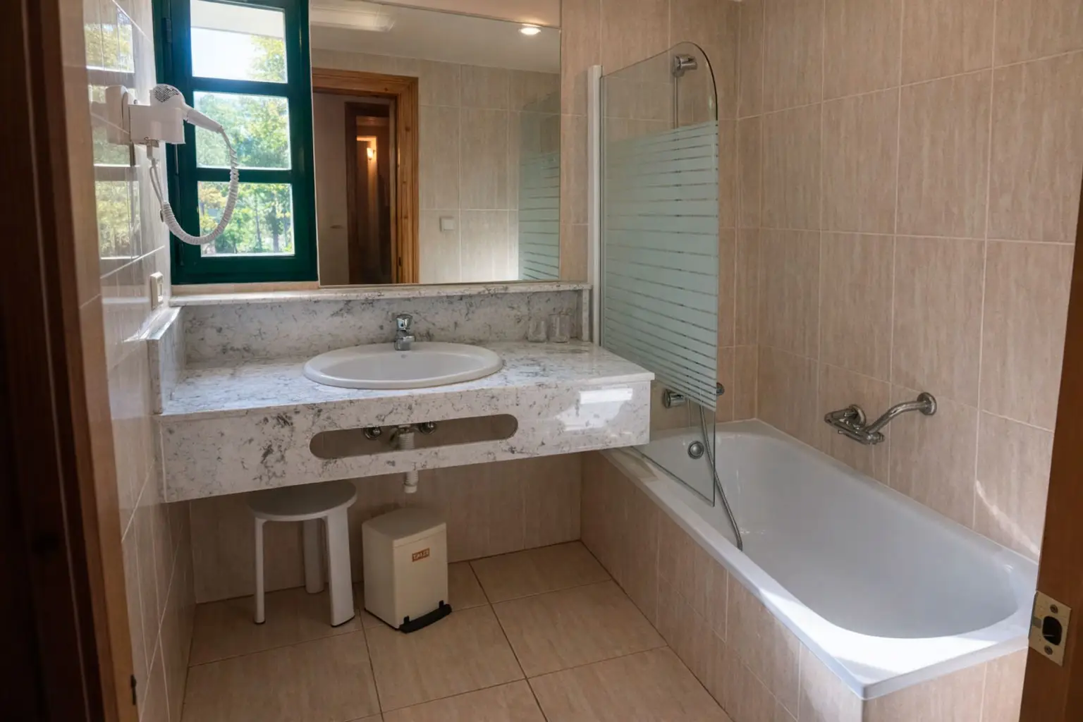 Baño completo del alojamiento familiar