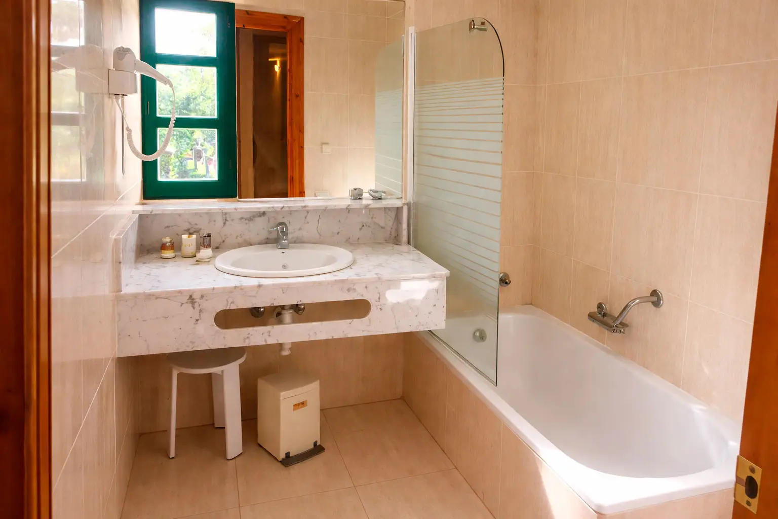 Baño completo del alojamiento familiar