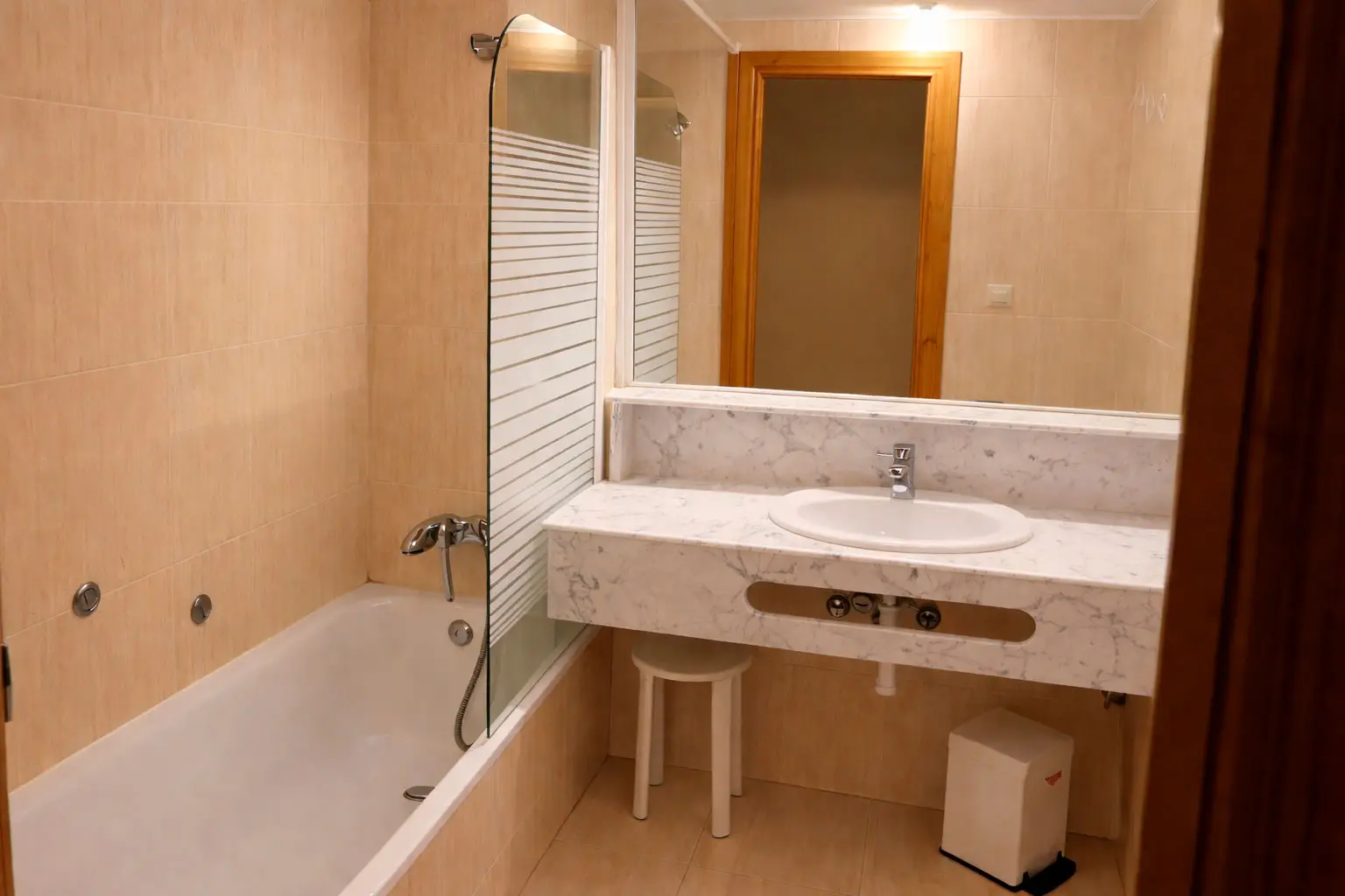 Baño completo del alojamiento familiar